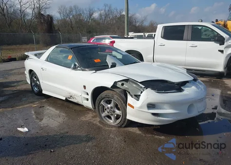 2002 Pontiac Firebird Trans Am z USA, uszkodzony, nr VIN 2G2FV22G522134168
